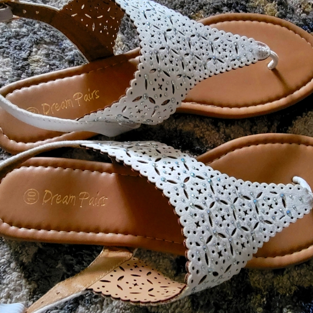Flats - Picture 2 of 3